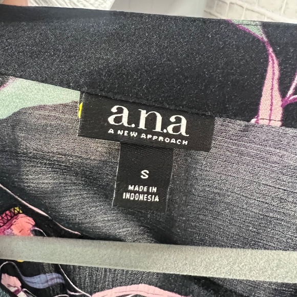 |•A.N.A•| High Low Floral Twisted Front Top Size Small - Picture 7 of 8